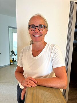 Mein Name ist Johanna Schwarm. Als Heilpraktikerin und Masseurin / Med. Bademeisterin mit den Zusatzqualifikationen manuelle Lymphdrainage, Bowentherapie, Wirbel- und Gelenktherapie nach Dorn, sowie klassische Homöopathie.